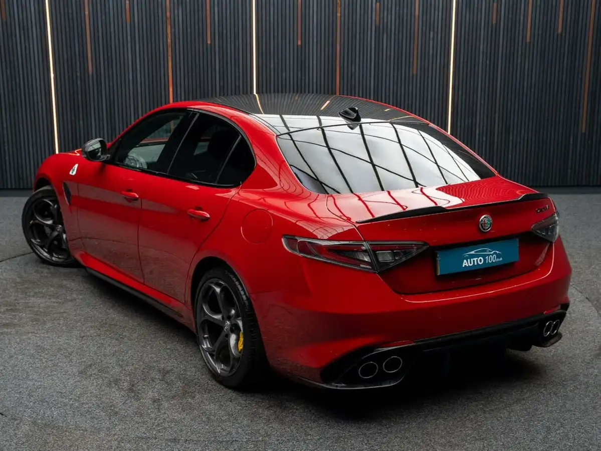 2022-alfa-romeo-giulia-29-biturbo-quadrifoglio-big-27