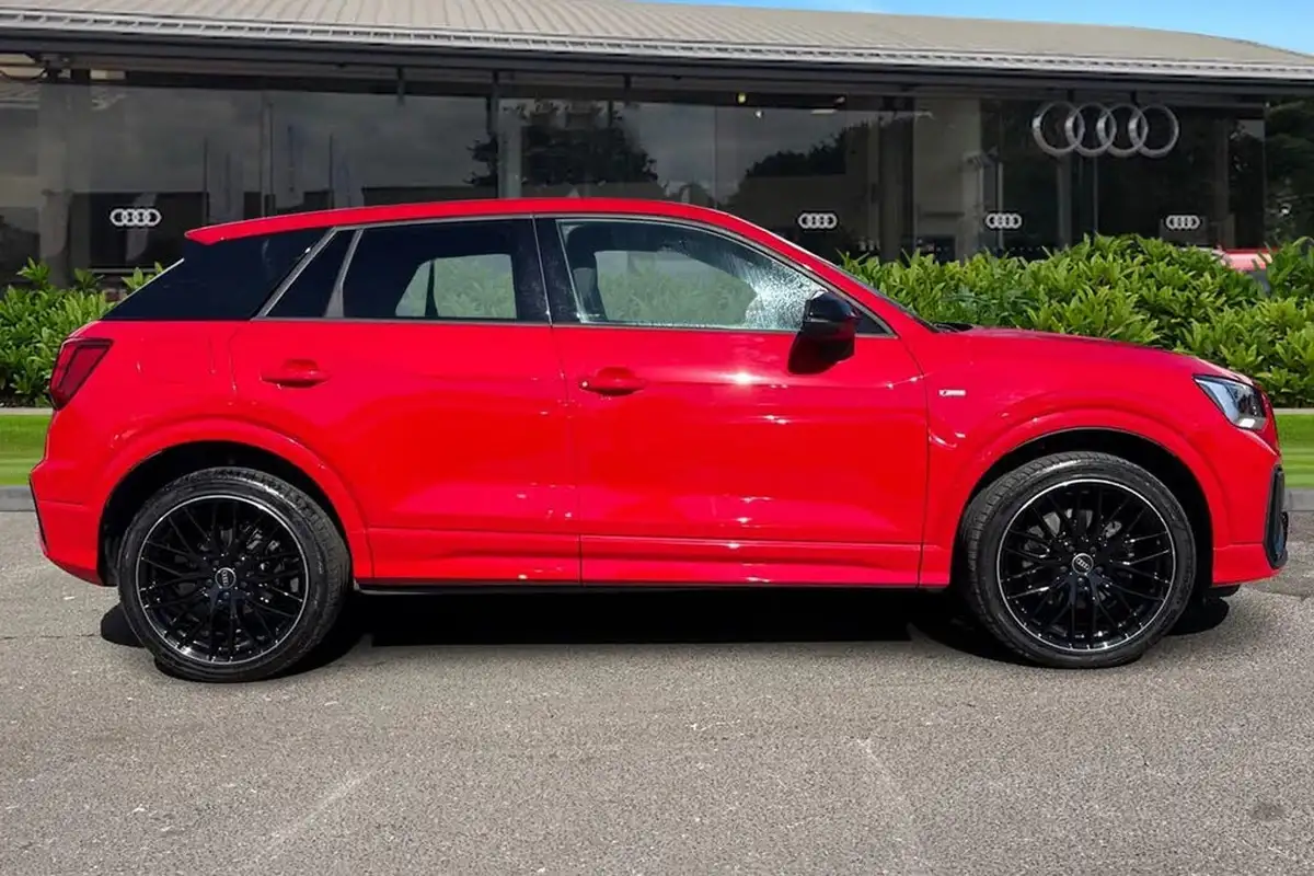 2022-audi-q2-15-35-tfsi-black-edition-s-tronic-big-2