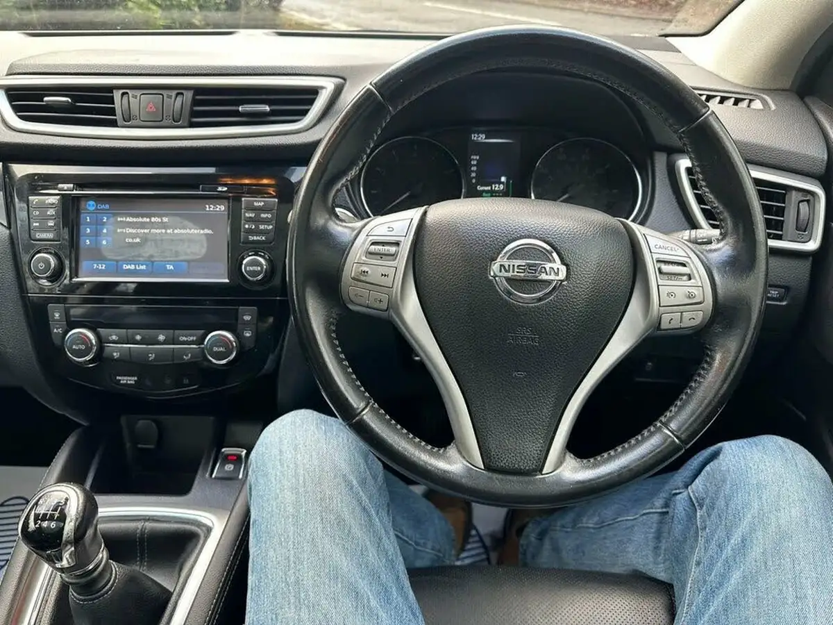 2015-nissan-qashqai-12-tekna-big-8