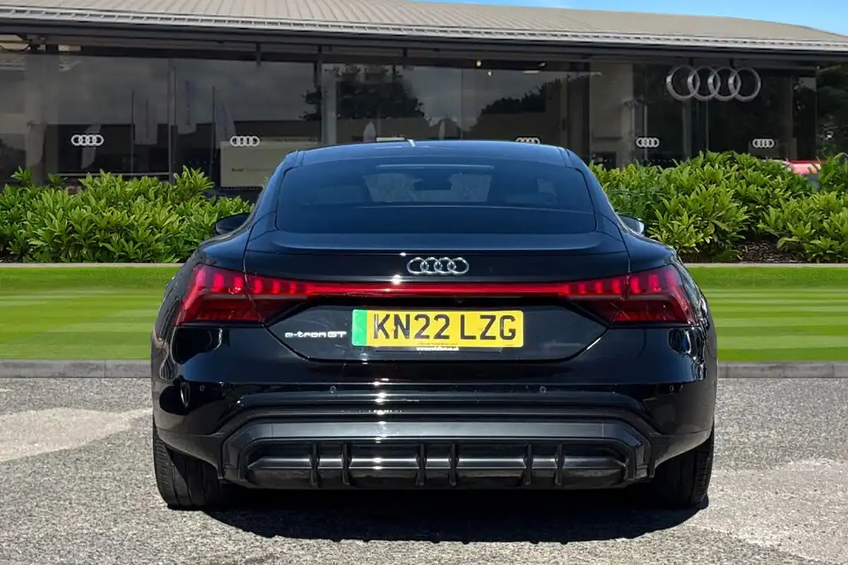 2022-audi-e-tron-gt-e-big-3