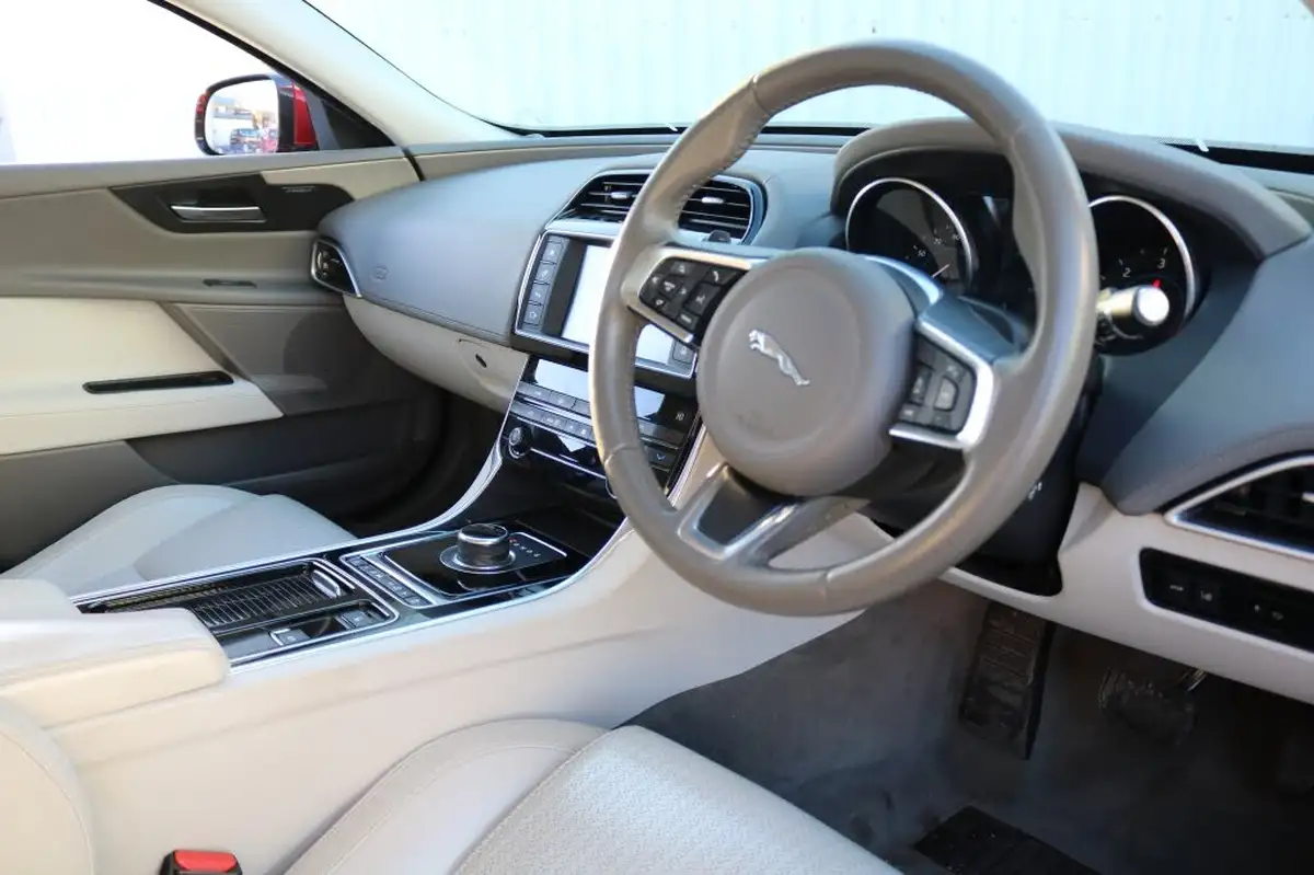 2018-jaguar-xe-20d-portfolio-180ps-1999cc-auto-big-25