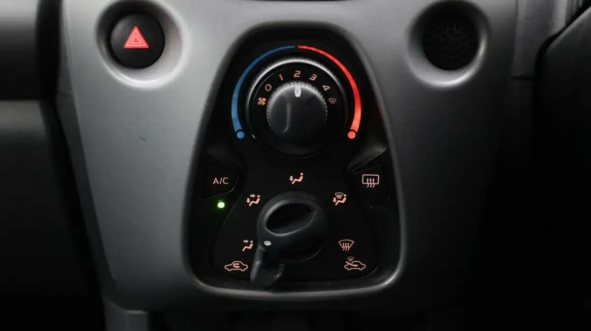 2019-toyota-aygo-10-vvt-i-x-play-big-12