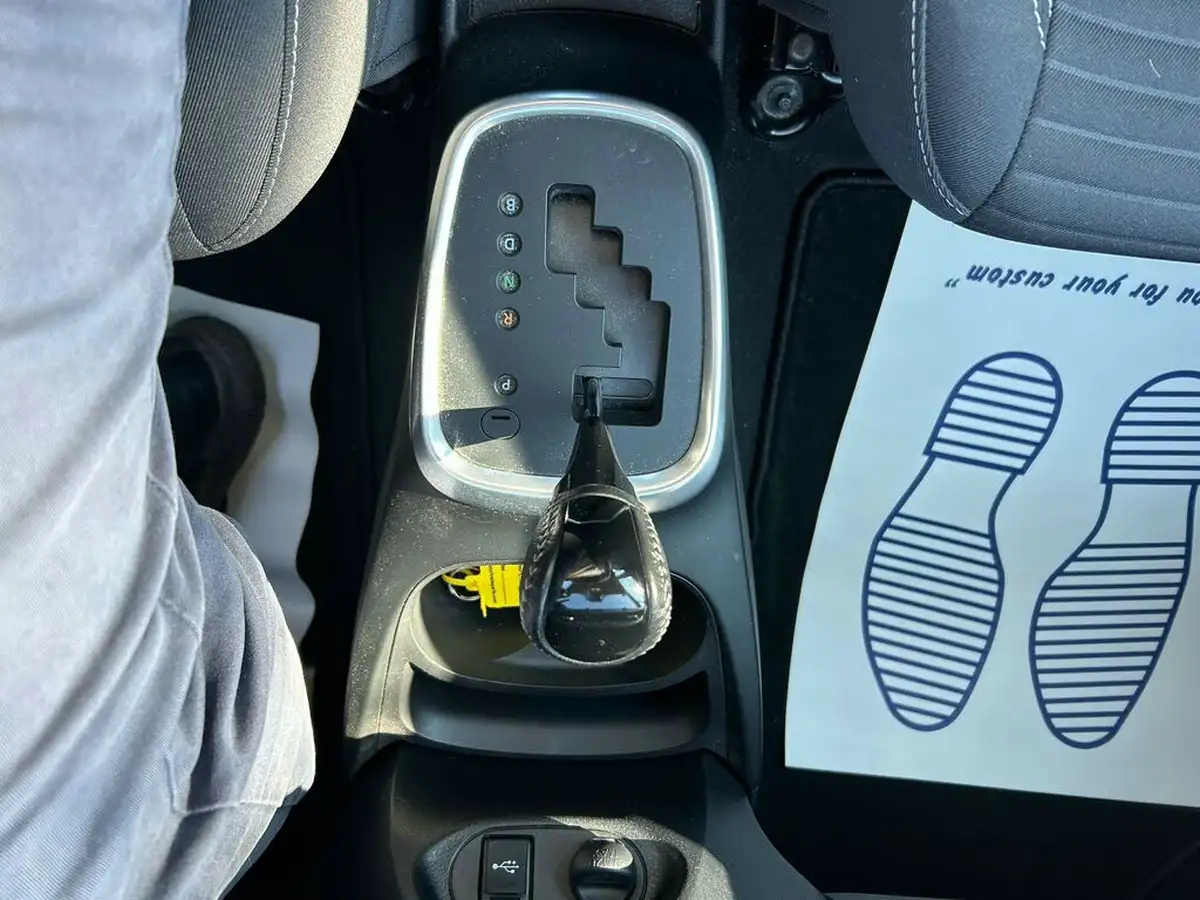 2018-toyota-yaris-15-vvt-i-icon-tech-hybrid-big-18