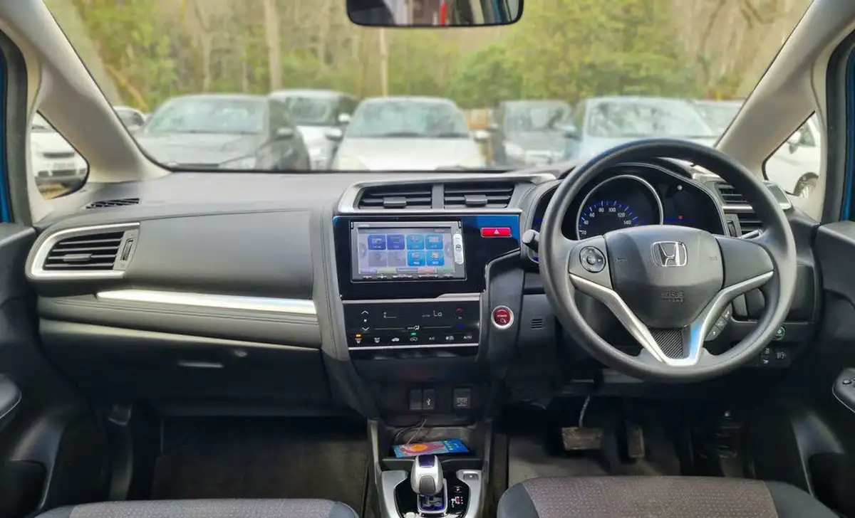 2014-honda-fit-hybrid-big-24