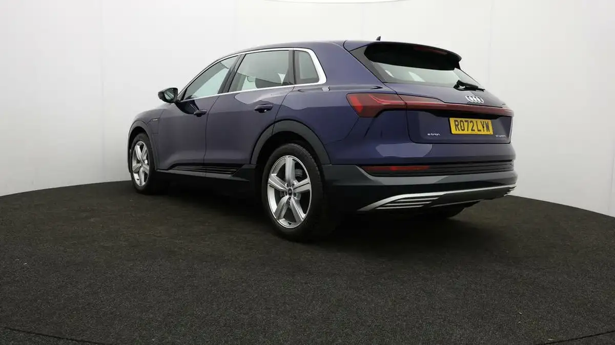2022-audi-e-tron-50e-technik-station-wagon-big-70
