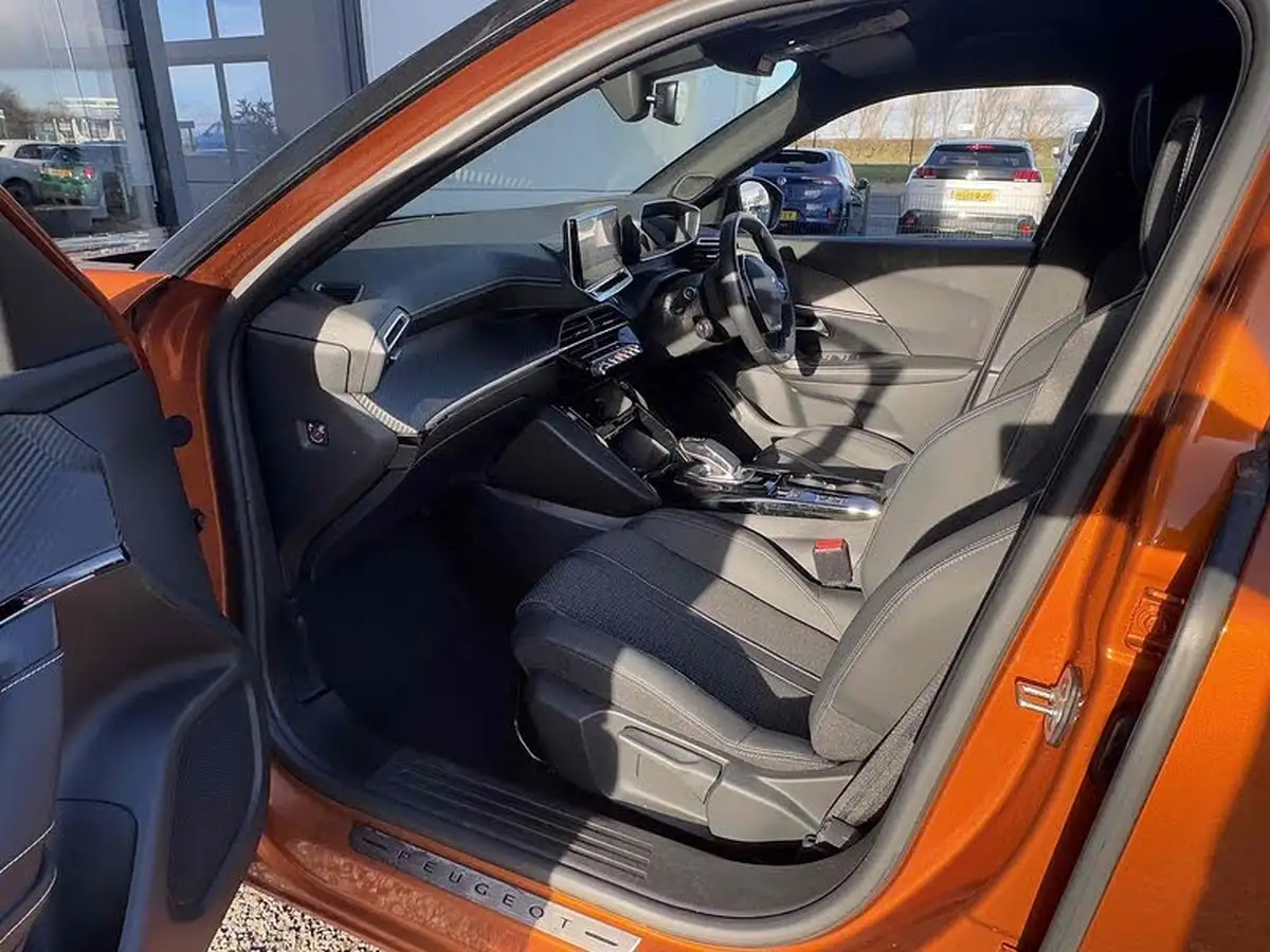 2020-peugeot-2008-suv-e-gt-big-27
