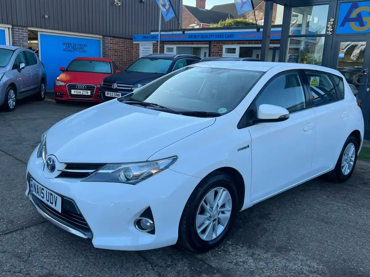 2015-toyota-auris-18-vvt-i-hsd-icon-hatchback-e-cvt-big-12