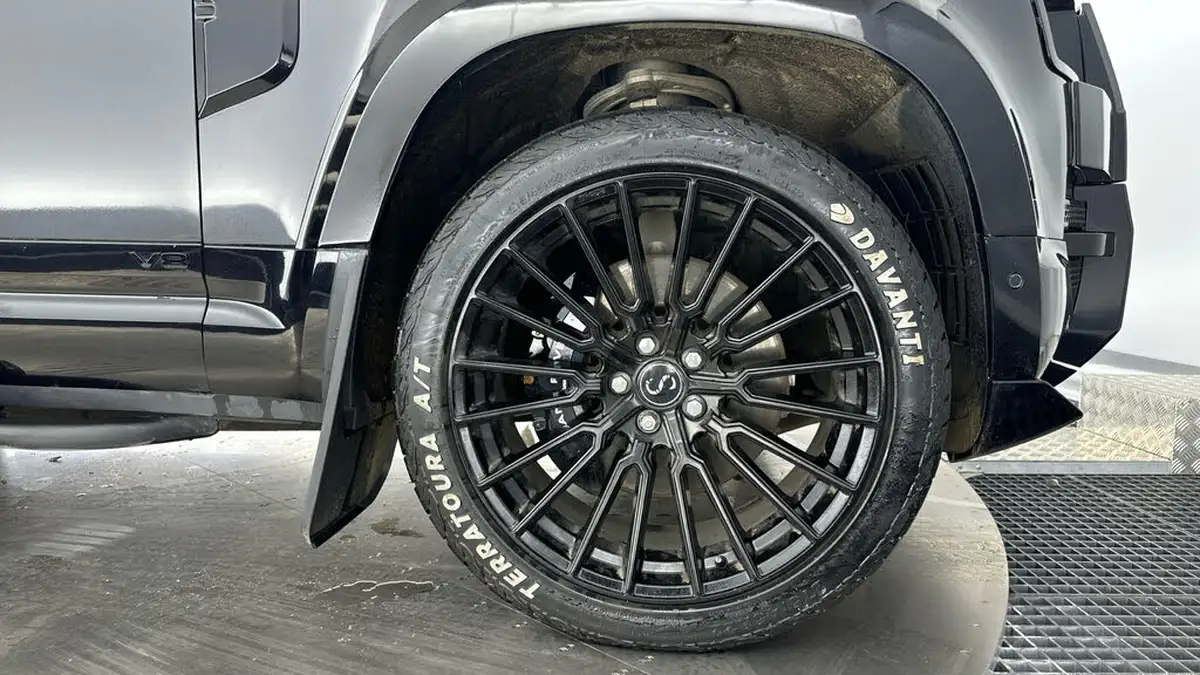 2023-land-rover-110-defender-50-p525-v8-carpathian-edition-big-15