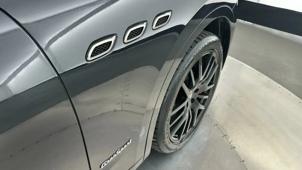 2020-maserati-levante-30-gransport-big-18