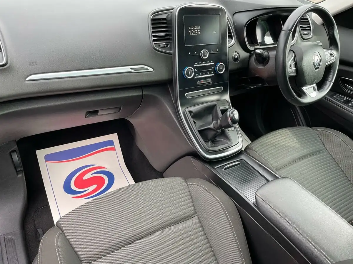 2019-renault-grand-scenic-13-tce-iconic-big-14