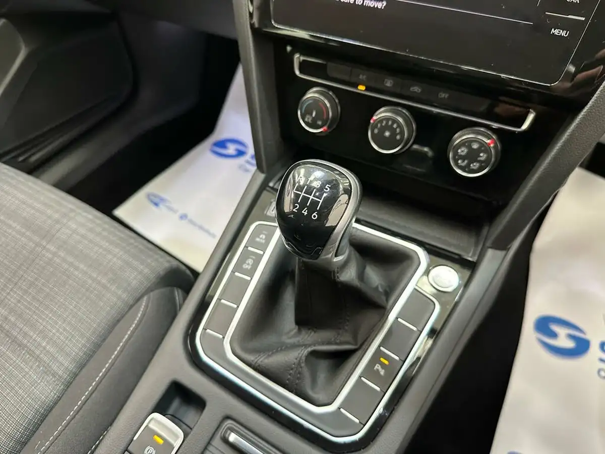 2021-volkswagen-passat-15-tsi-se-nav-estate-5d-big-16