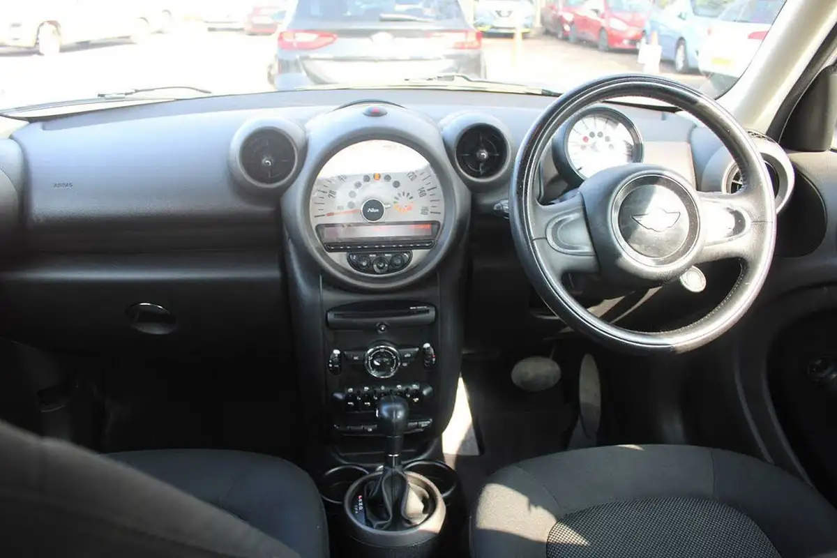 2012-mini-countryman-16-cooper-122bhp-auto-big-7
