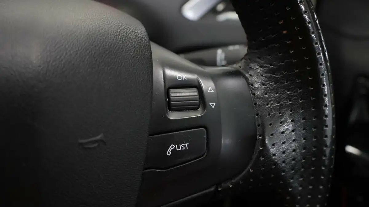 2017-peugeot-208-12-puretech-gt-line-5d-big-21