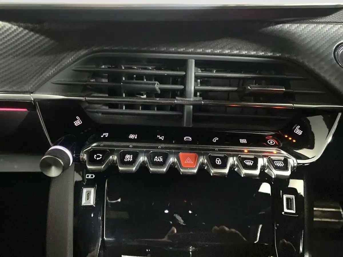 2020-peugeot-208-e-gt-big-22