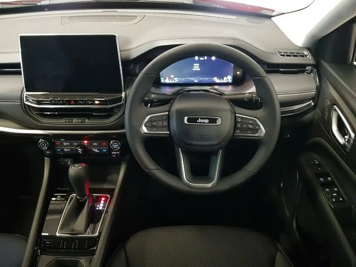 2025-jeep-compass-15-altitude-big-6