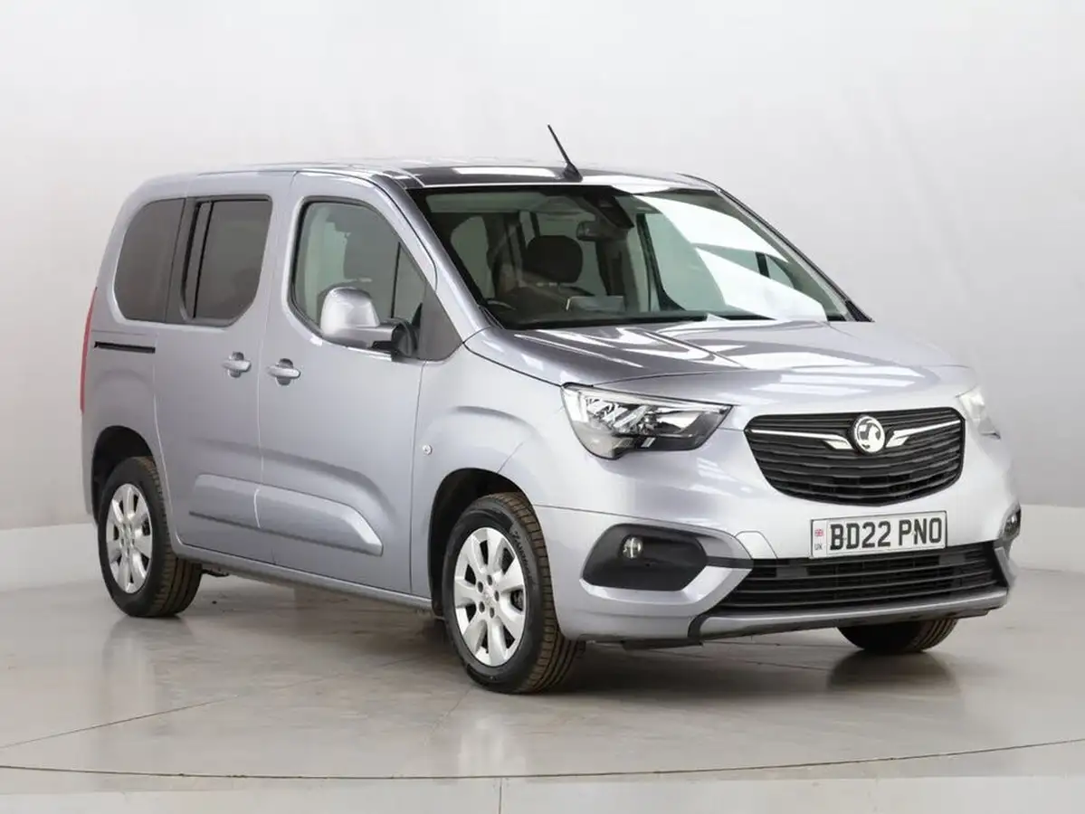 2022-vauxhall-combo-life-15-edition-big-1
