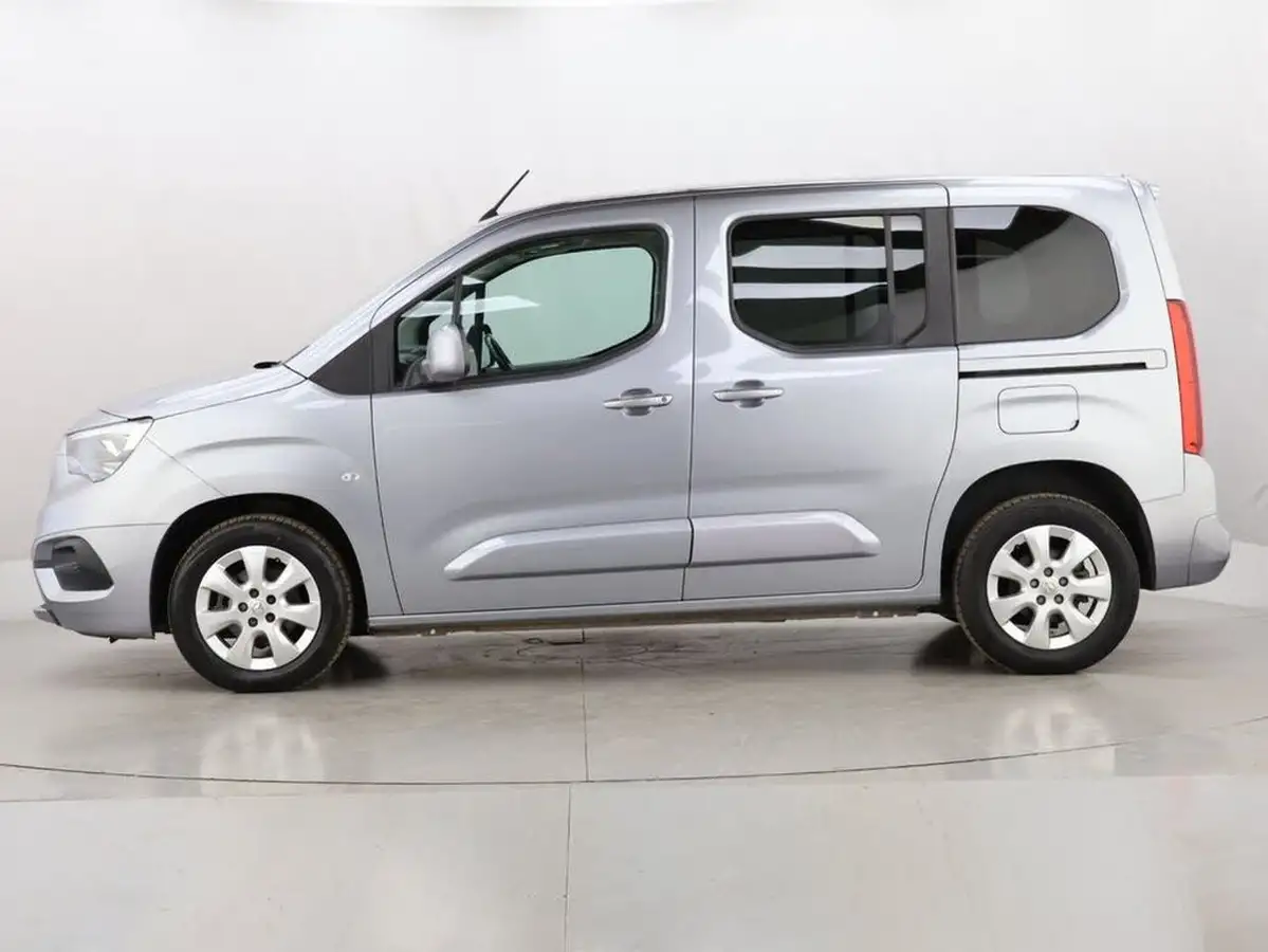 2022-vauxhall-combo-life-15-edition-big-5