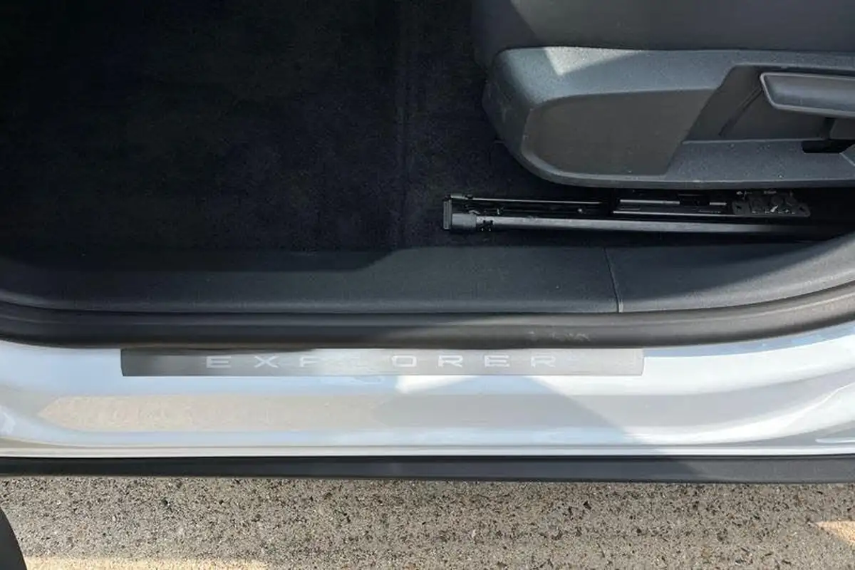 2024-ford-explorer-e-premium-286ps-77kwh-big-37