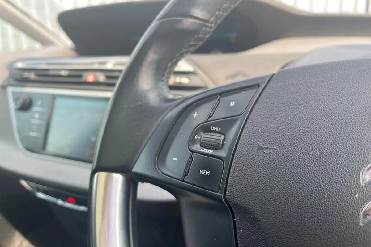 2018-citroen-c4-spacetourer-15bluehdi-flair-big-25