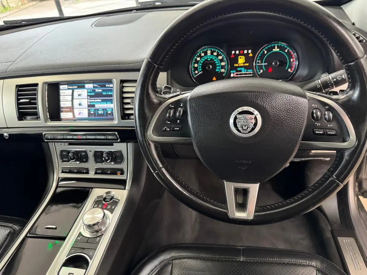 2011-jaguar-xf-30td-s-premium-luxury-271bhp-big-8