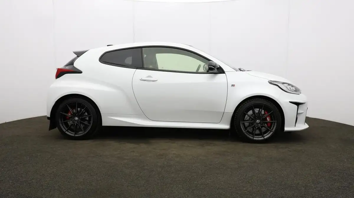 2021-toyota-yaris-16-gr-circuit-pack-big-45