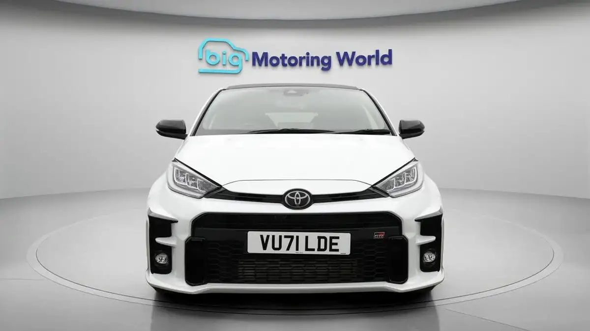 2021-toyota-yaris-16-gr-circuit-pack-big-2