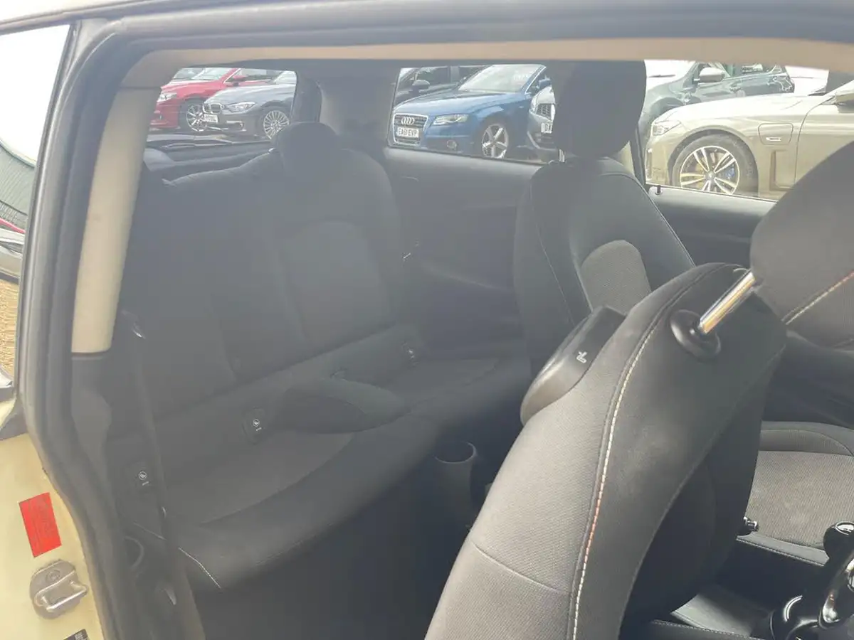 2016-mini-cooper-12-one-3d-big-43