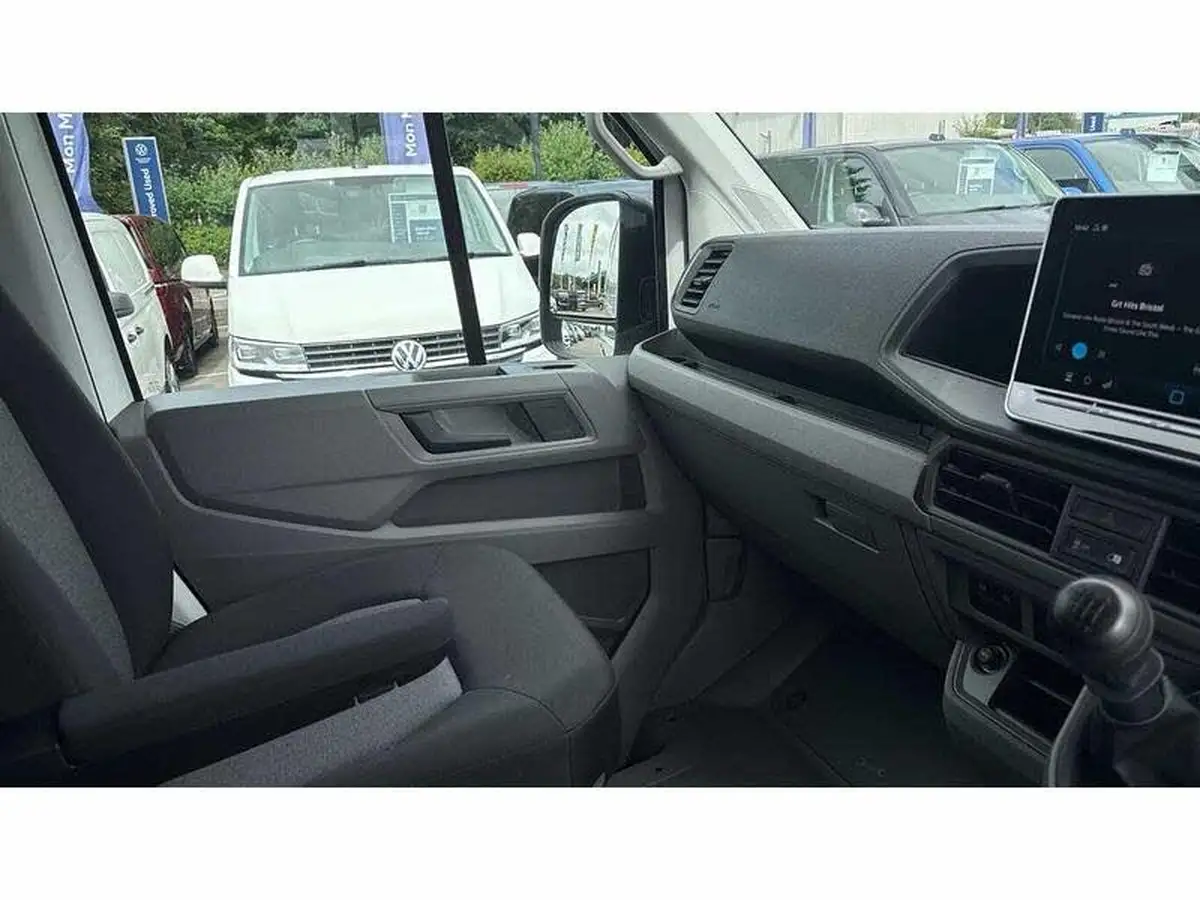 2025-volkswagen-crafter-20tdi-cr35-mwb-commerce-140pseu6d-panel-van-big-25