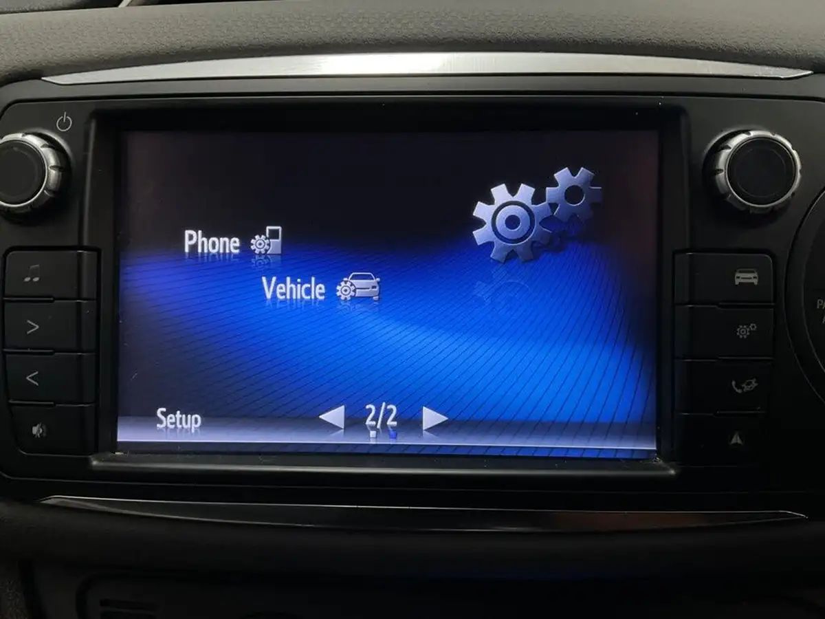2015-toyota-yaris-15-vvt-i-sport-hybrid-big-55