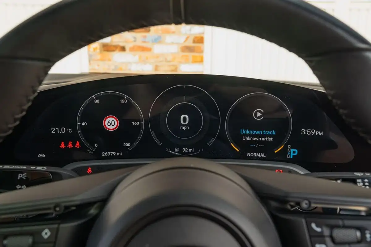 2021-porsche-taycan-e-base-476ps-performance-battery-plus-big-44