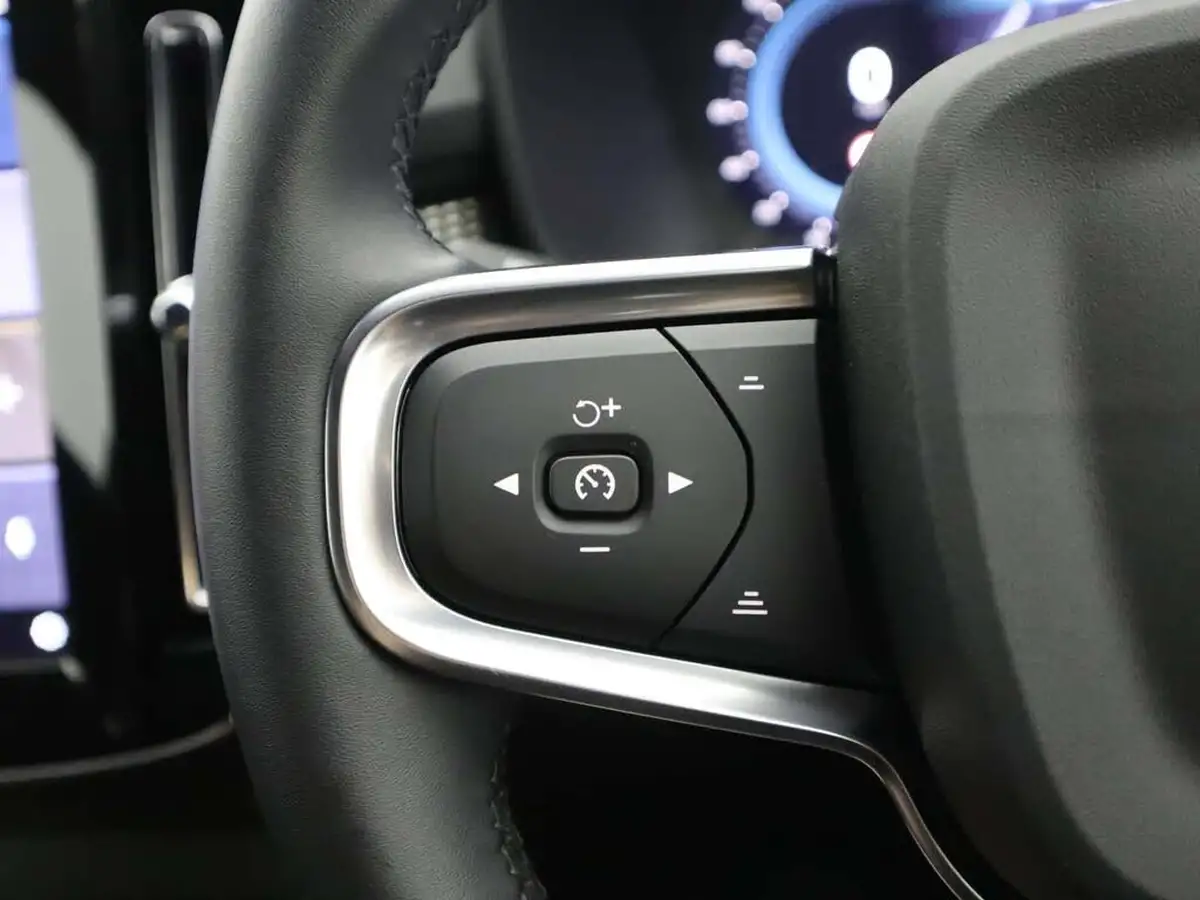 2025-volvo-xc40-20-b4-plus-black-edition-big-35