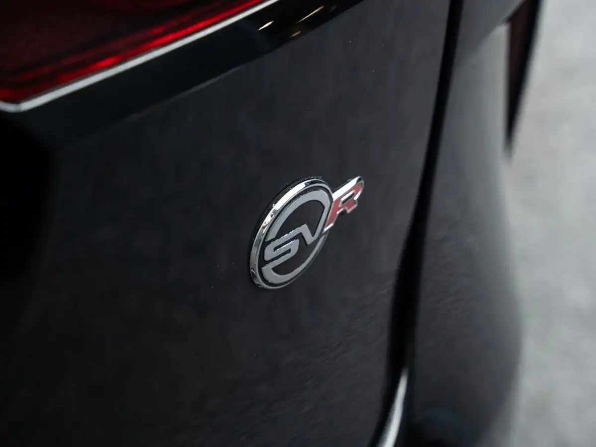 2022-jaguar-f-pace-50-v8-p550-svr-big-22