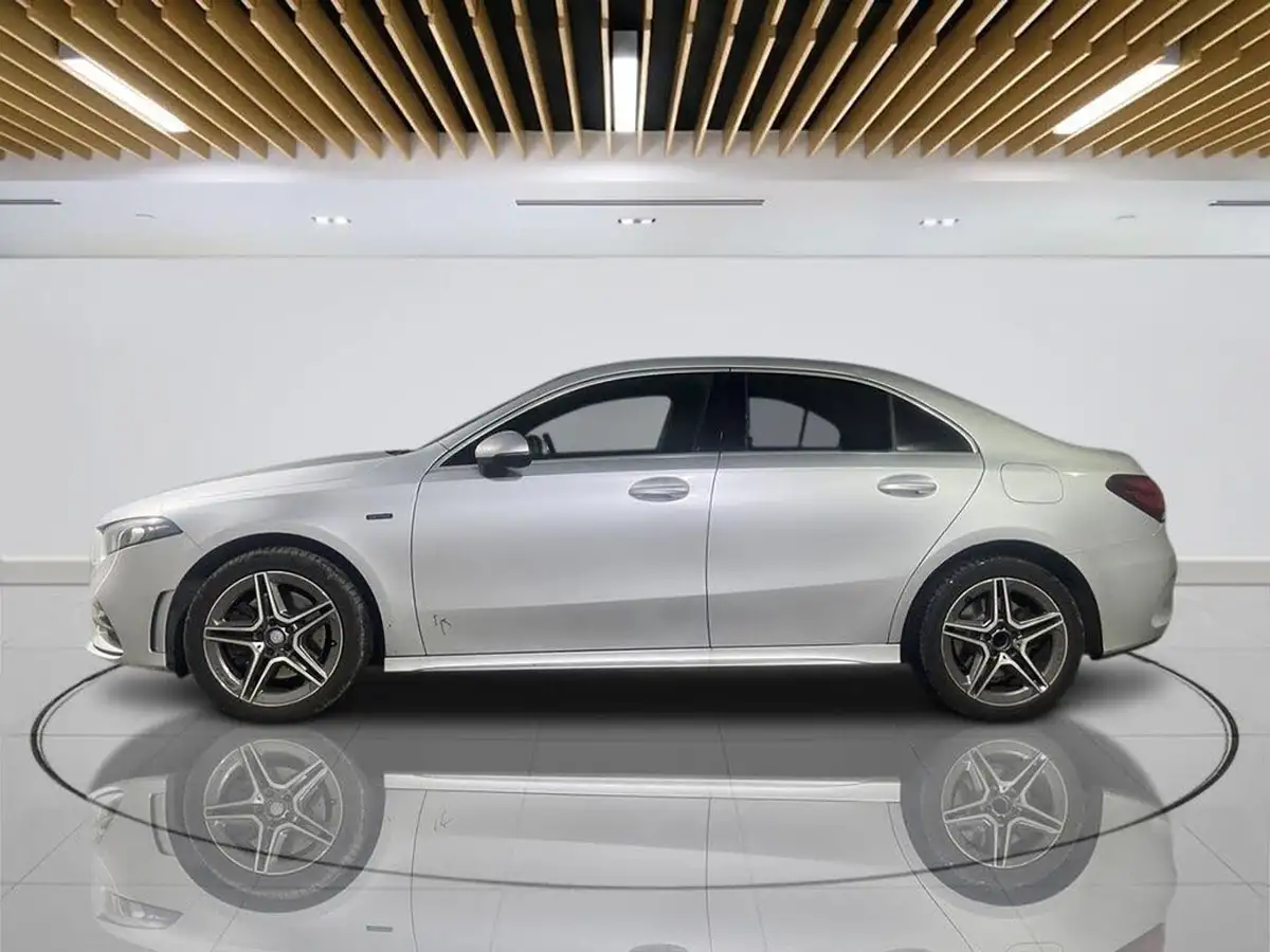 2021-mercedes-benz-a-class-13-a250e-amg-line-saloon-4d-big-5