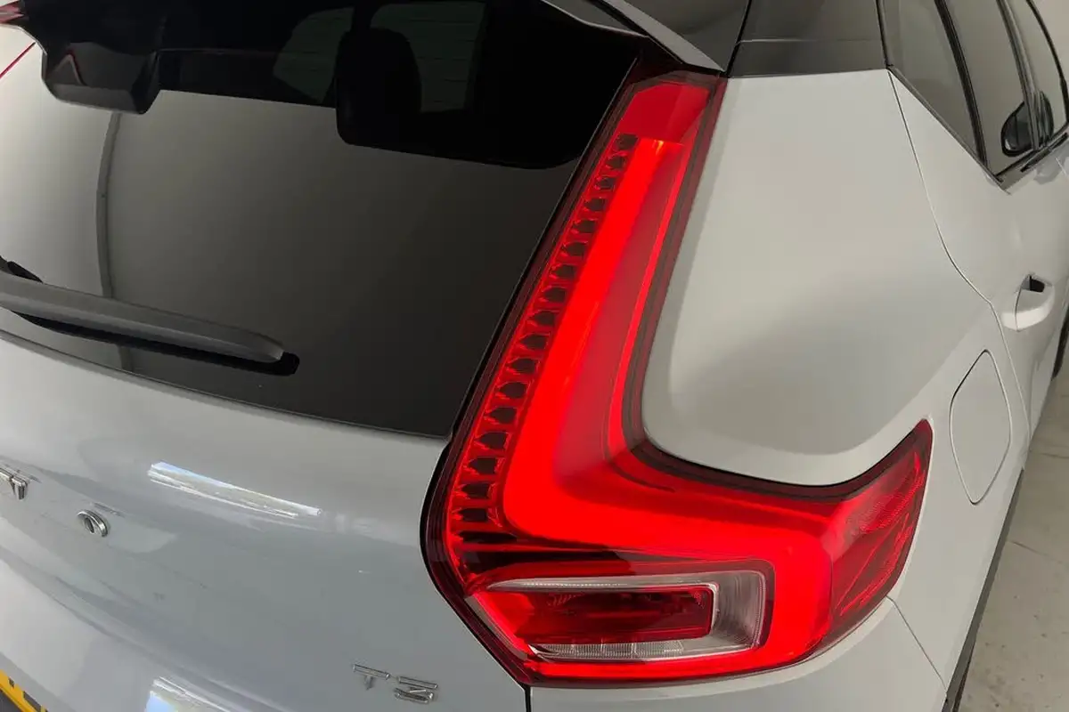 2021-volvo-xc40-15-t3-r-design-161bhp-big-19
