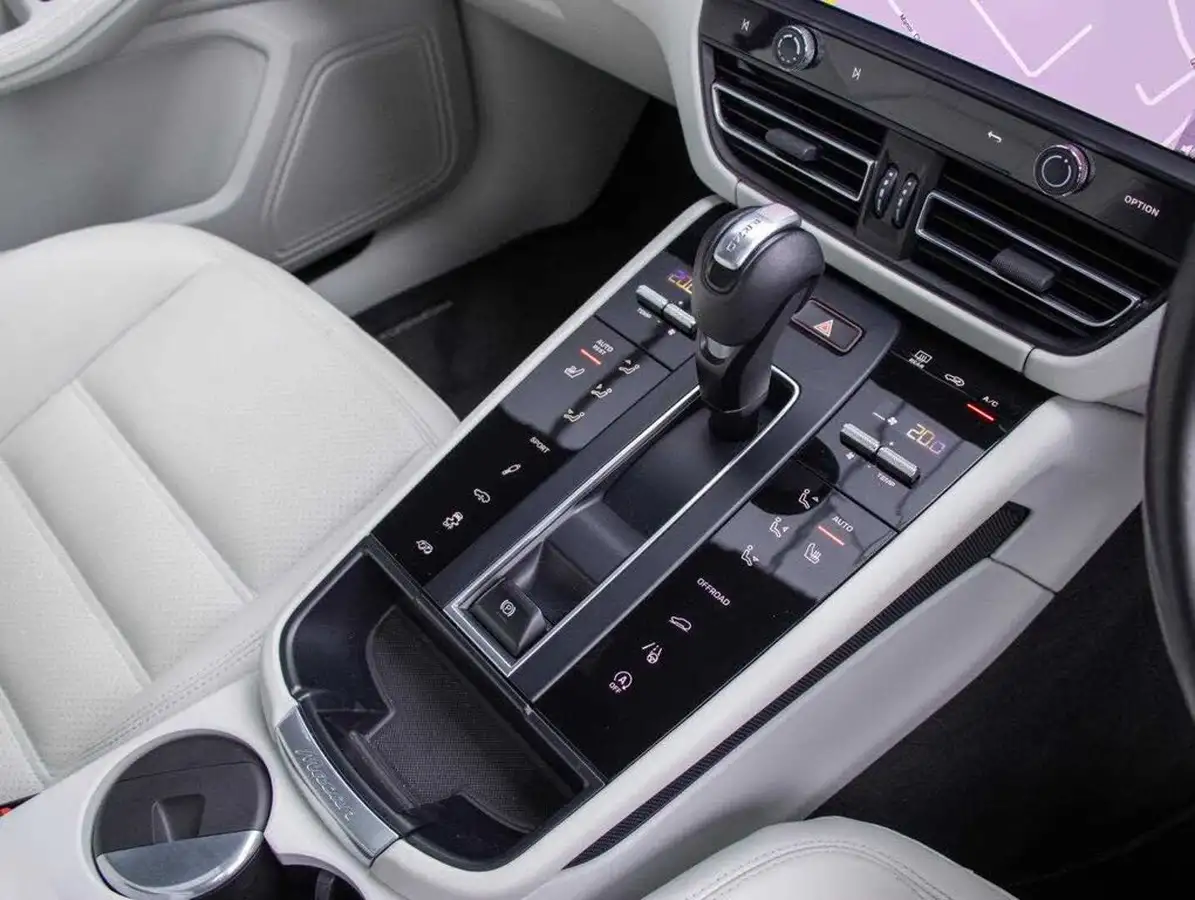 2022-porsche-macan-29-v6-gts-big-10