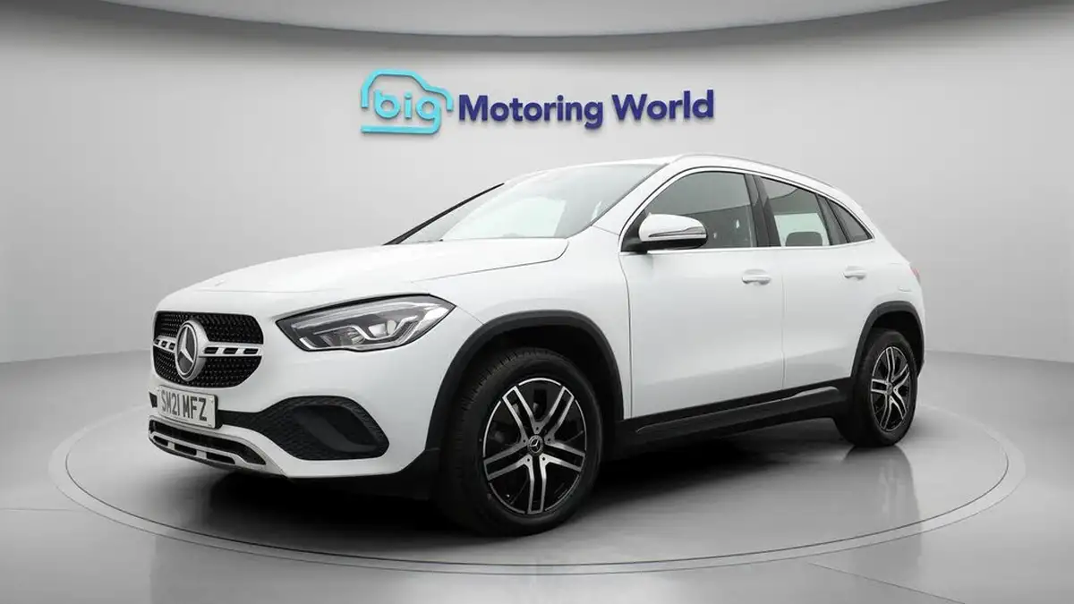 2021-mercedes-benz-gla-class-20d-gla-200d-sport-big-3