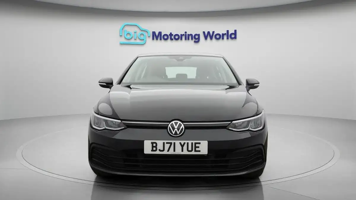 2021-volkswagen-golf-15-tsi-life-130ps-hatchback-big-2