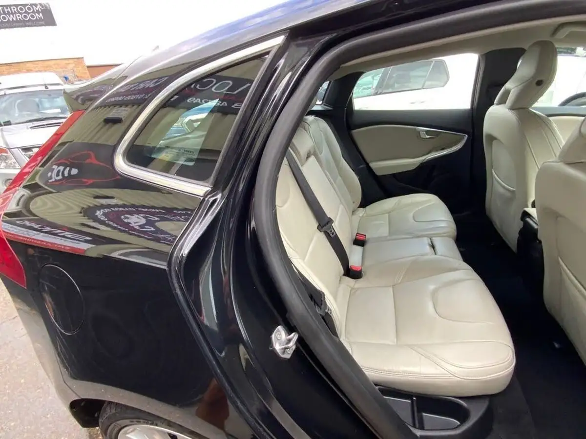 2013-volvo-v40-20td-d3-se-lux-nav-ss-geartronic-big-31