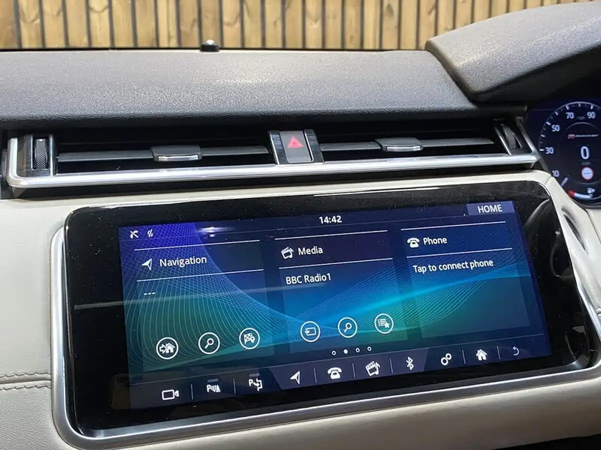 2018-land-rover-range-rover-velar-20-d240-r-dynamic-hse-big-44