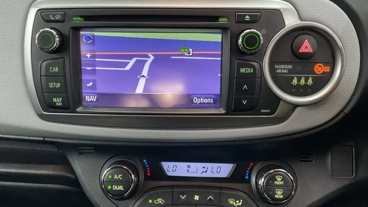 2013-toyota-yaris-15-vvt-i-t-spirit-big-12
