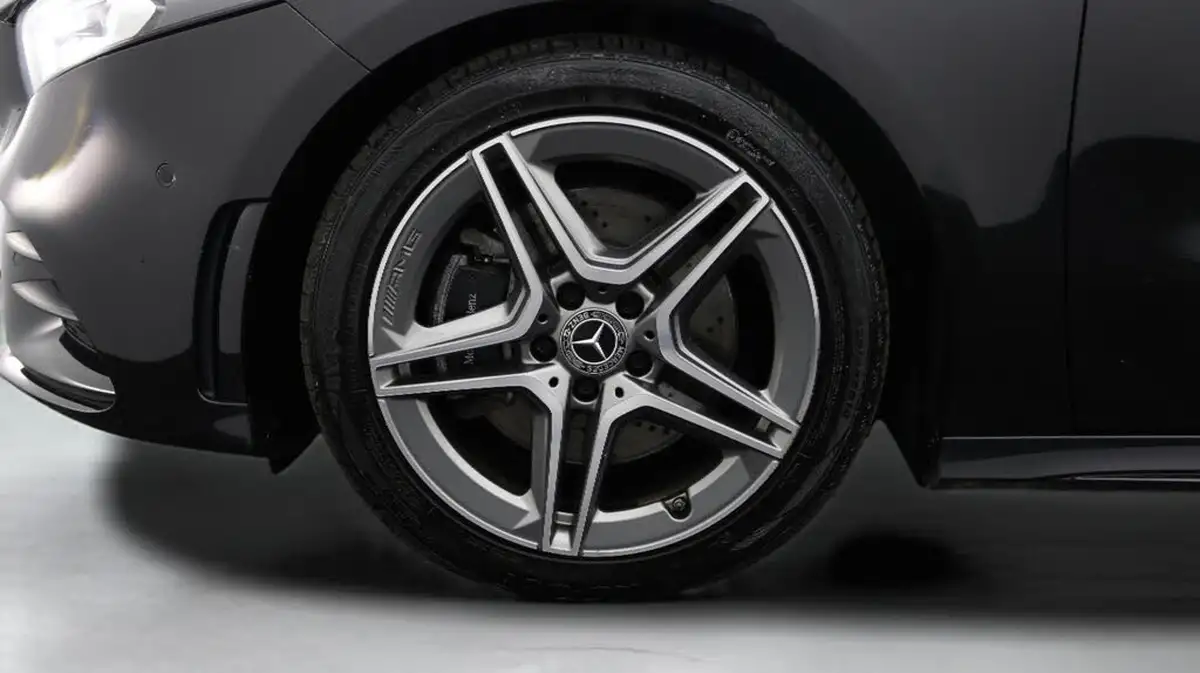 2019-mercedes-benz-a-class-20-a220-amg-line-premium-plus-hatchback-5d-4matic-big-18