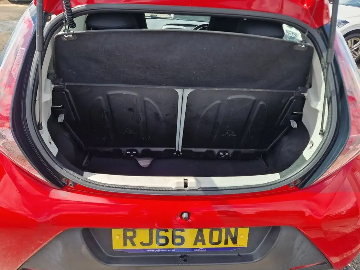 2016-toyota-aygo-10-vvt-i-x-play-68bhp-3d-big-28