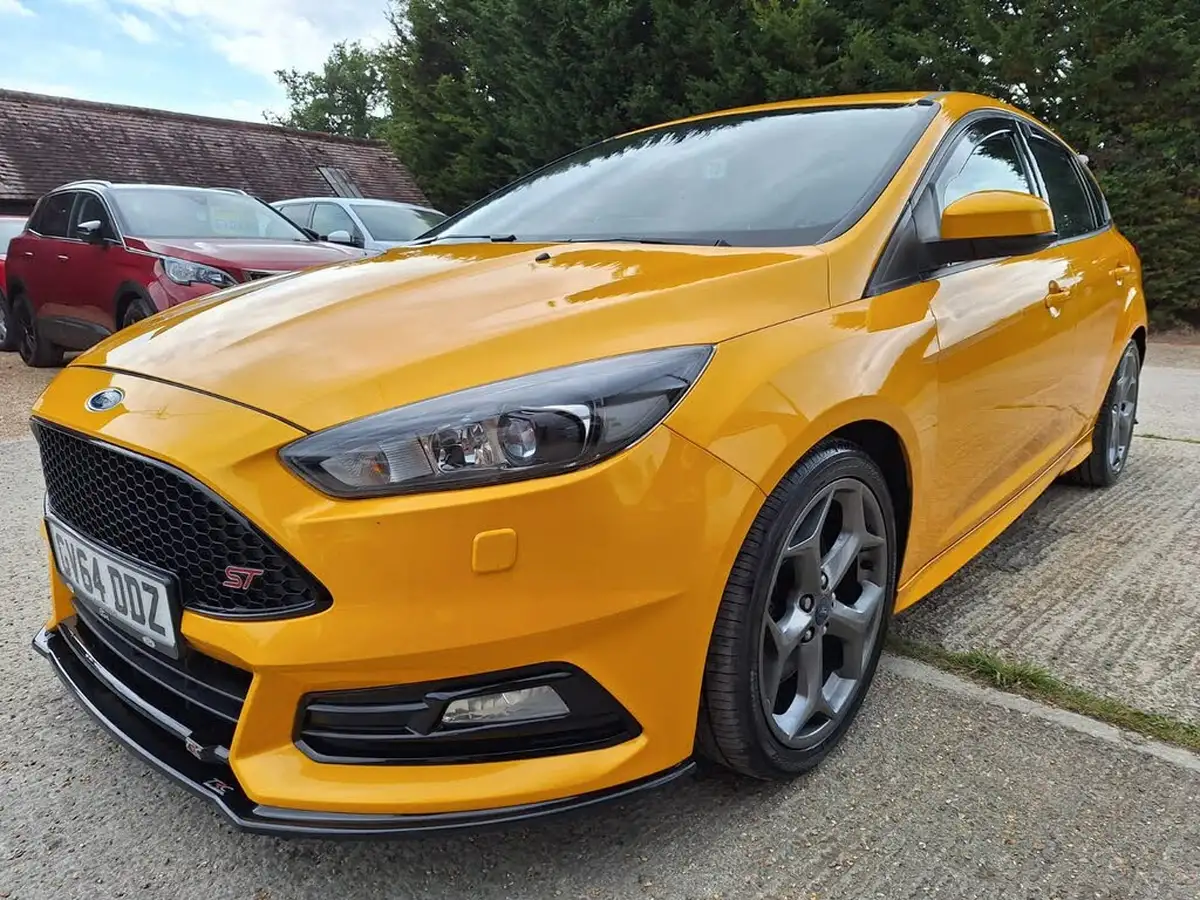 2015-ford-focus-20-st3-t-hatchback-big-2