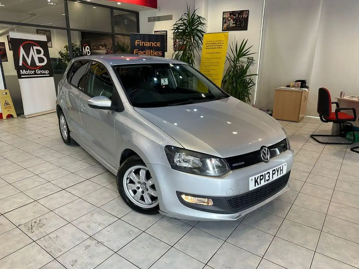 2013-volkswagen-polo-12td-blue-motion-bluemotion-tech-5d-big-0