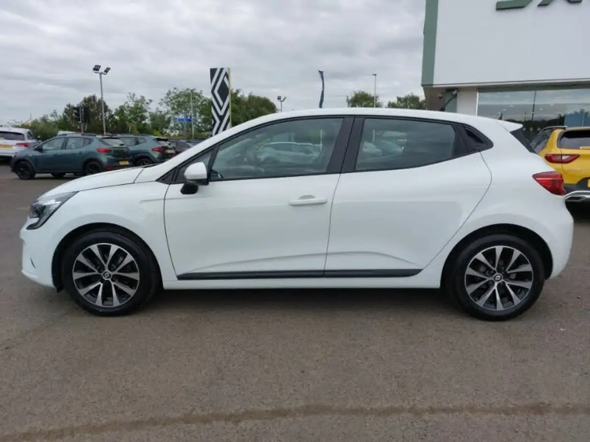 2022-renault-clio-10-tce-iconic-edition-big-3