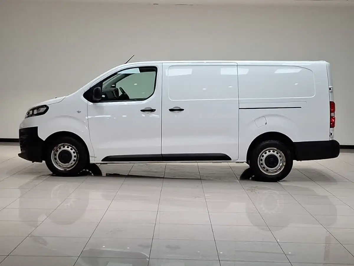 2022-vauxhall-vivaro-20td-3100-l2h1-dynamic-panel-big-3