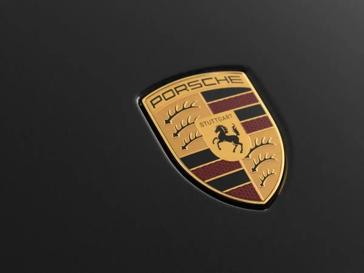 2025-porsche-macan-e-electric-big-17