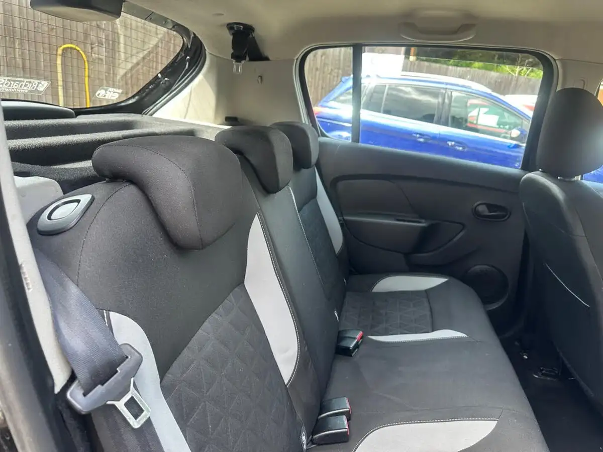 2014-dacia-sandero-stepway-15d-laureate-big-22