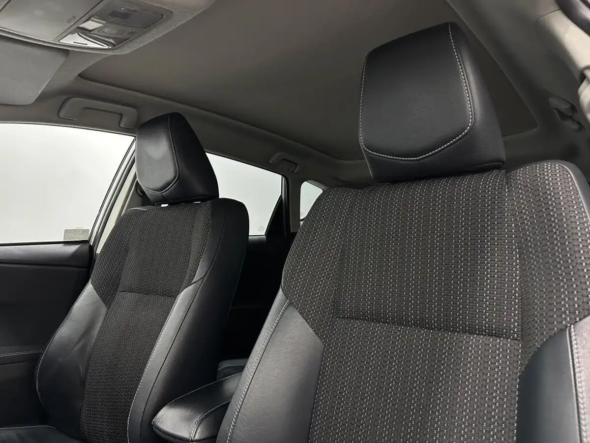 2014-toyota-auris-16-excel-hatchback-big-33
