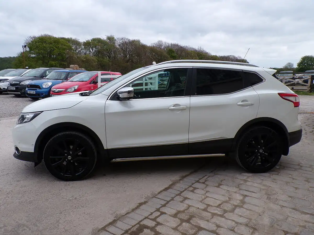 2015-nissan-qashqai-15dci-tekna-big-4